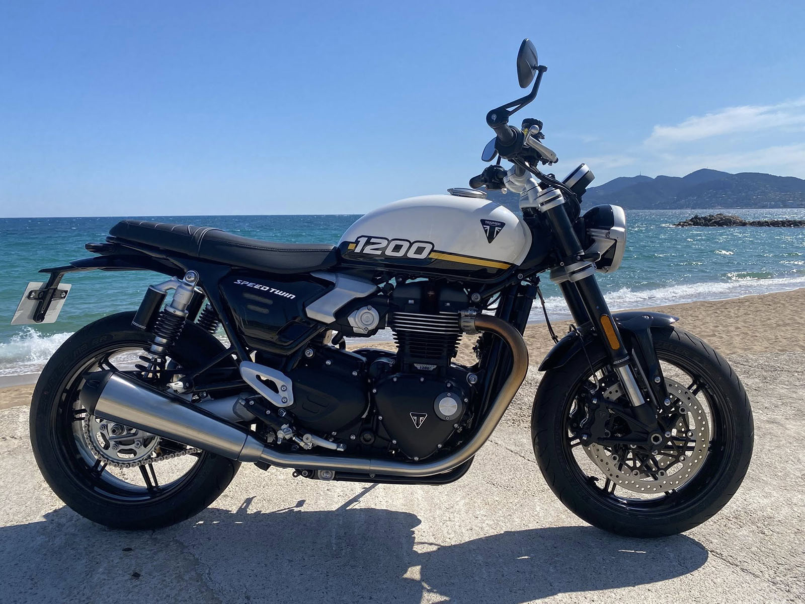 Cannes location moto Triumph 1200