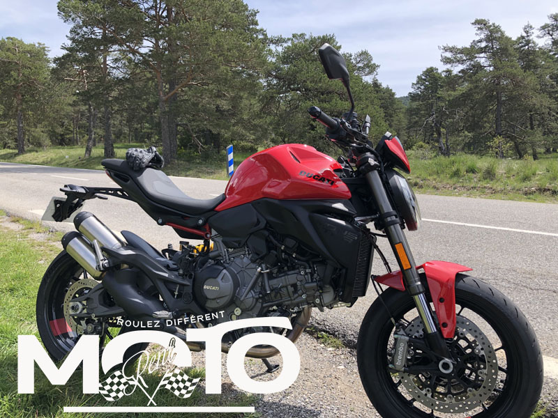Location moto Ducati Cannes 2026